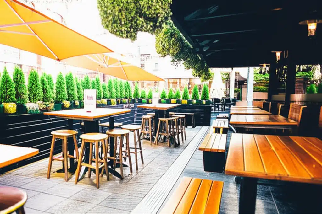 The Patio 1 An Páiteo: Spás Saor air Muintir agus Cairde a Thabhairt Le Chéile