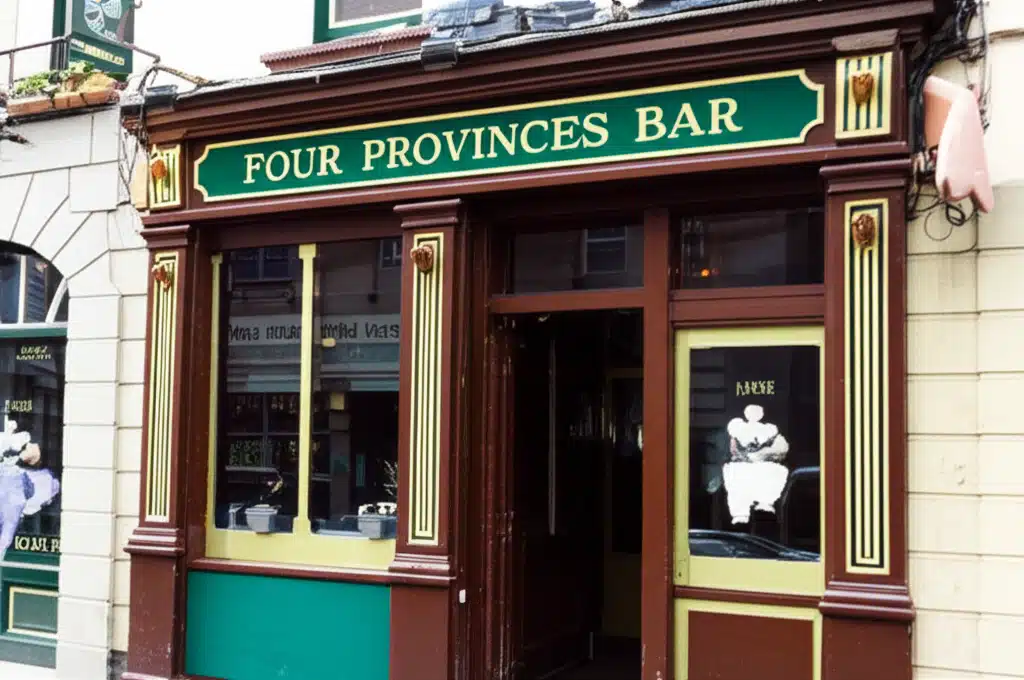 Four Provinces Bar 1 Baile an Ceathair Chuigí: Tapaigh an Bheár Tradiúnta