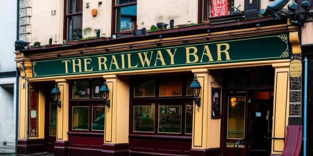 THE RAILWAY BAR 1 Barra an Iarnróid: Teach Táin agus Ceoil i gCroílár na Cathrach