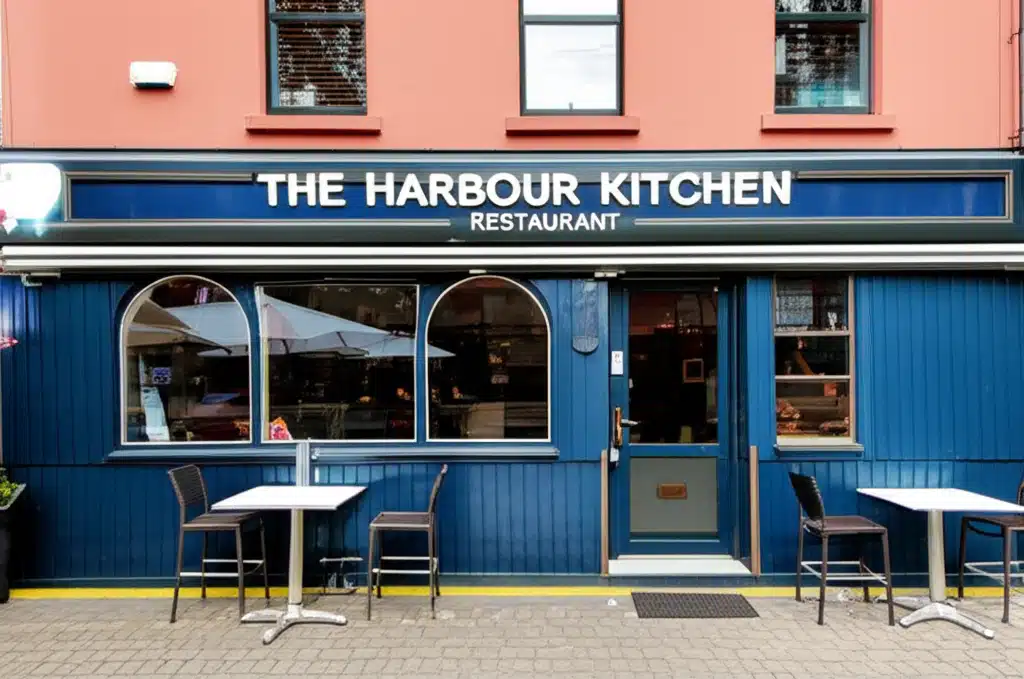The Harbour Kitchen Restaurant 1 Bídeach Cistin The Harbour: Bia Uasal agus Radharc Ionamh