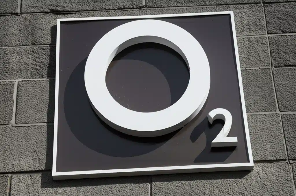 O2 1 O2: Grúpa Ceoil agus Seirbhísí Cumarsáide i gCóireáltas