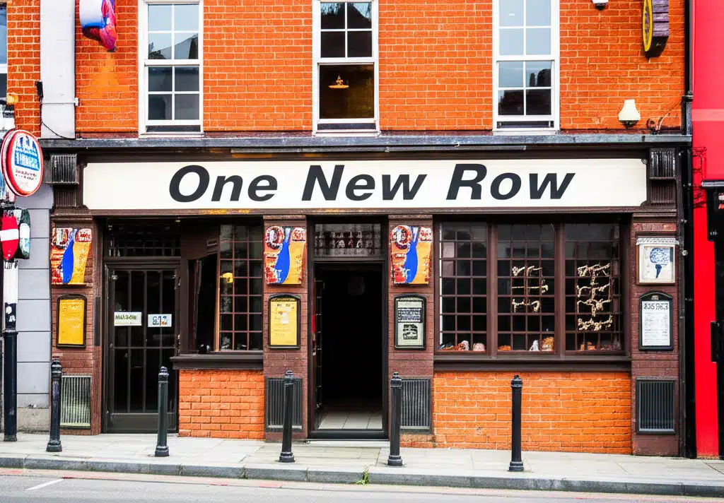 One New Row 1 Ró Nua Aon: Grianghraf de Ró Amháin Nua