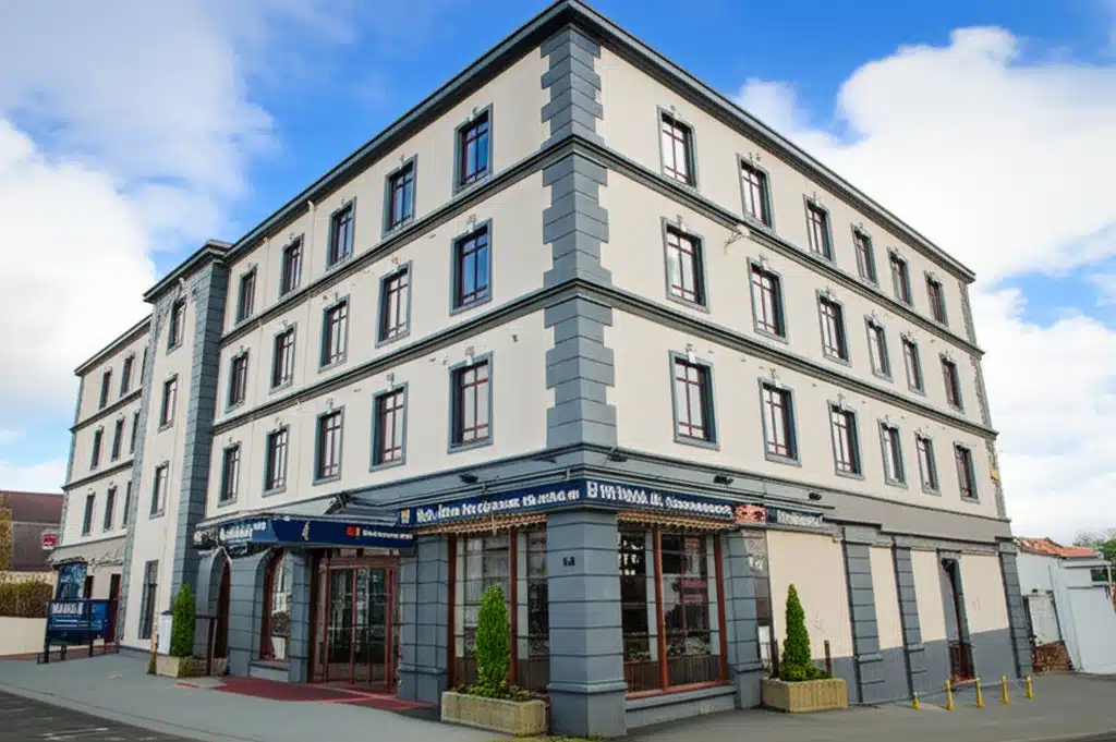 TF Royal Hotel & Theatre: Léiriú agus Sóisearacht i gCorcaigh