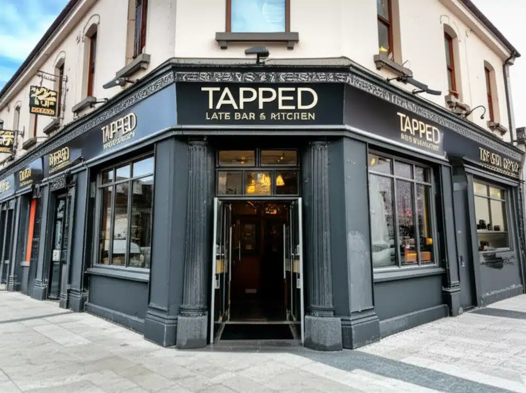 Tapped Late Bar & Kitchen 1 Tapped Late Bar & Kitchen: Oícheanta Beo agus Bia Iontach